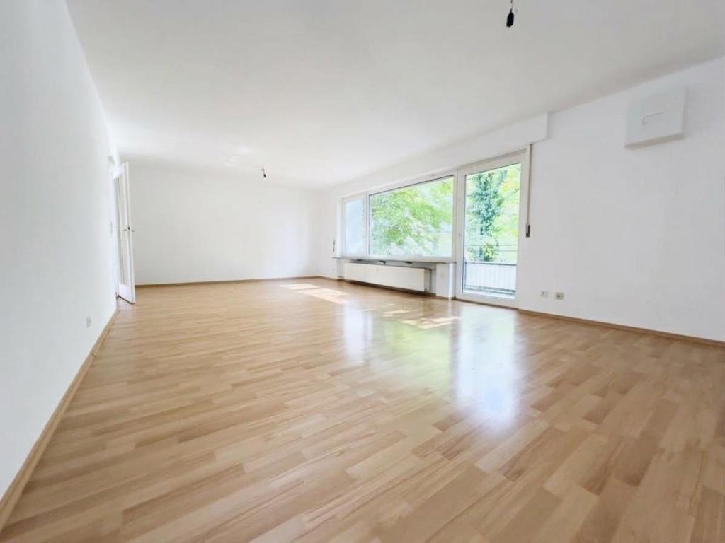 Wohnzimmer links