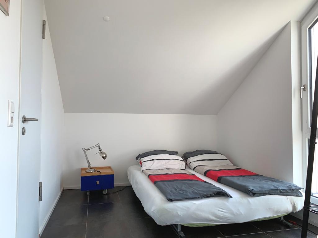 kleines offenes Zimmer für Gäste oder Büro