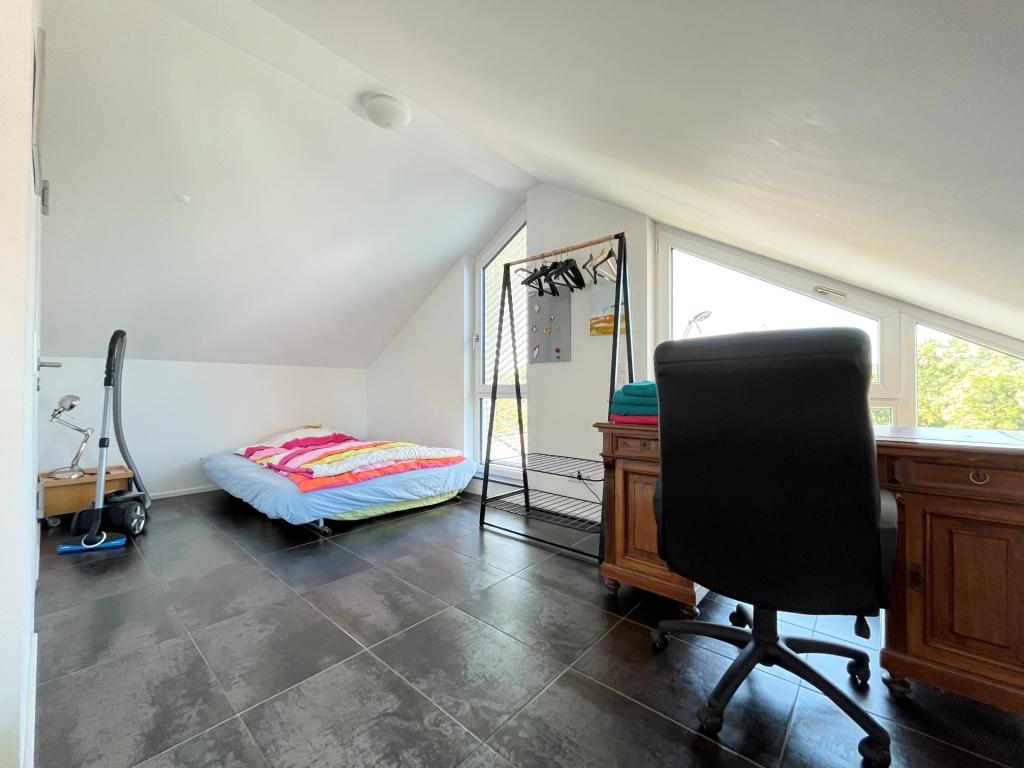 kleines offenes Zimmer 2. Bild